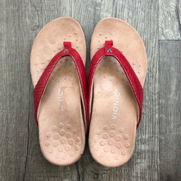 red vionic flip flops
